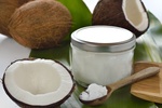 Mus kokosowy czyli miąższ kokosowy do zdrowy kokosowy deser. Sprawdzi się jako smarowidło do pieczywa, naleśników czy gofrów oraz jako dodatek do ciast.